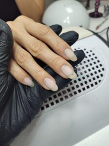 Unhas de Gel Enfraquecem as Naturais? A Verdade Definitiva - Barbara Bressan Nail Designer