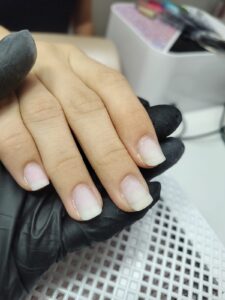 Unhas de Gel Enfraquecem as Naturais? A Verdade Definitiva - Barbara Bressan Nail Designer