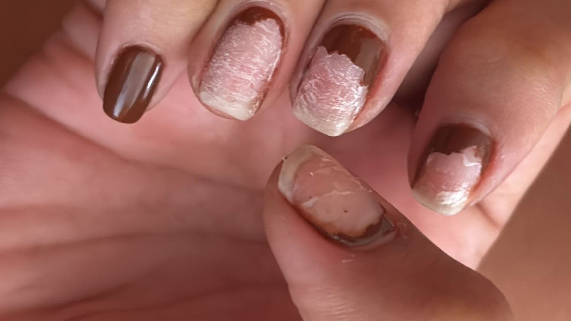 Unhas de Gel Enfraquecem as Naturais? A Verdade Definitiva - Barbara Bressan Nail Designer